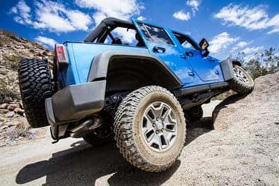 Jeep Wrangler vs Ford Bronco